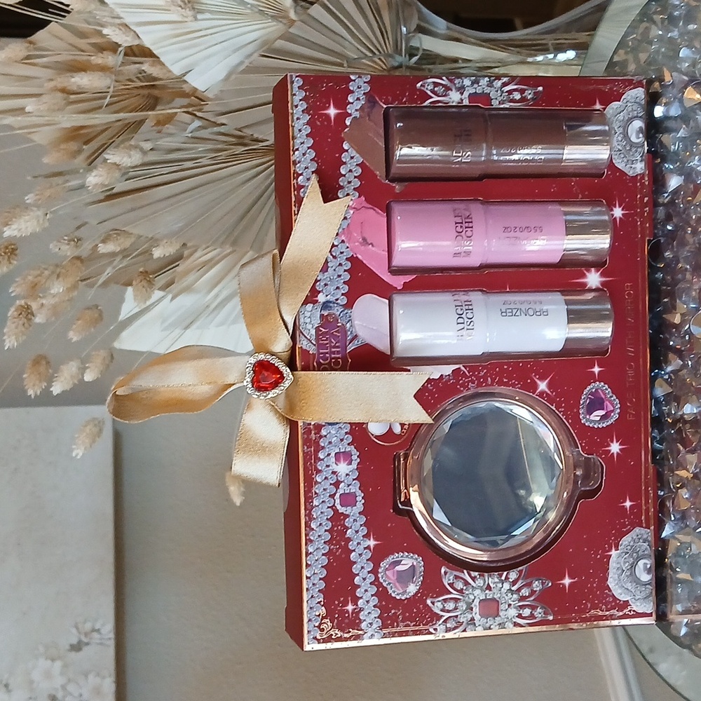 New Badgley Mischka Blush Makeup Trio Set With Compact Mirror Full Size - Picture 3 of 17